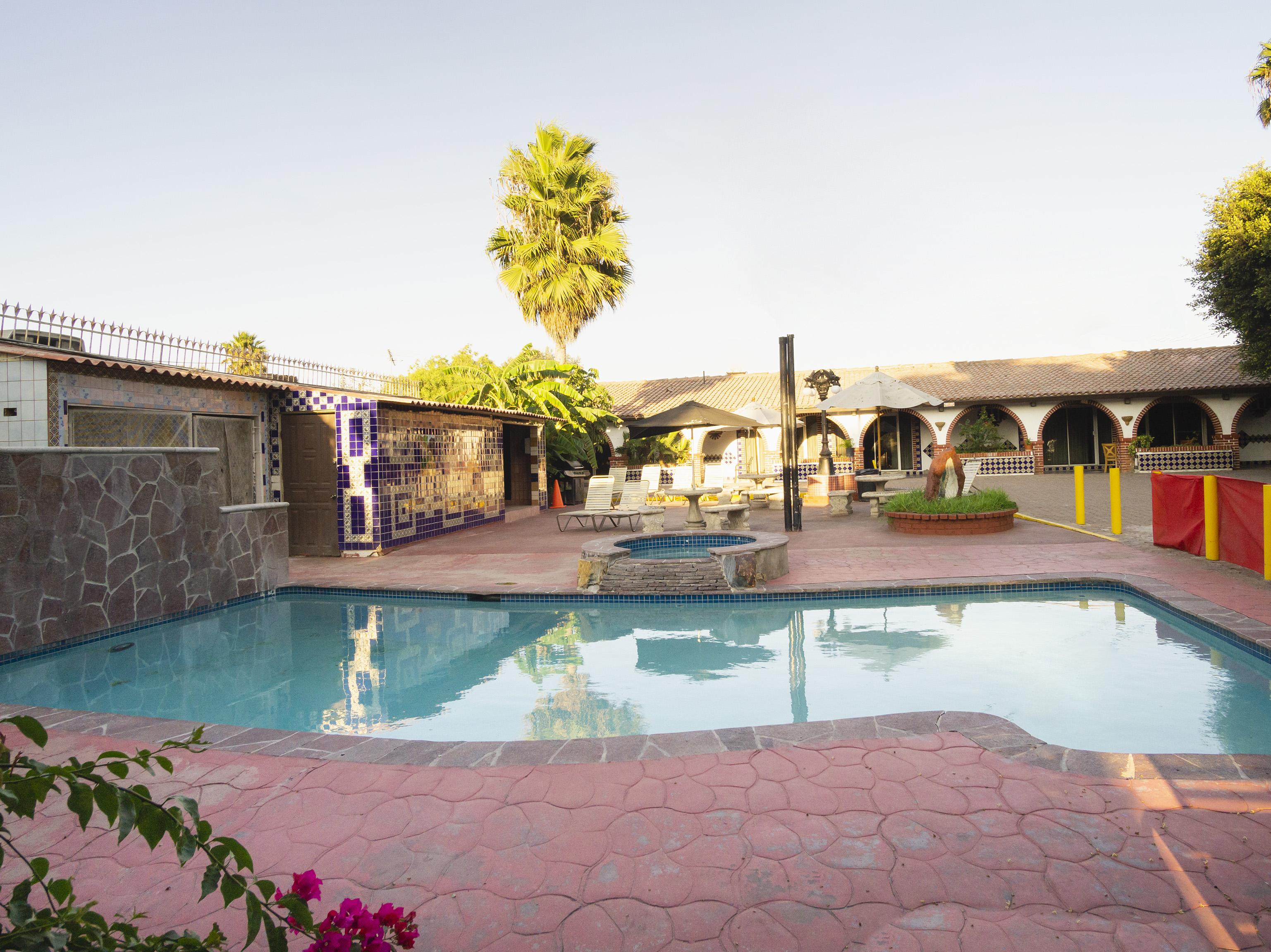 Oyo Hotel Hacienda Don Luis, Rosarito Kültér fotó The pool at the Oasis of Minium