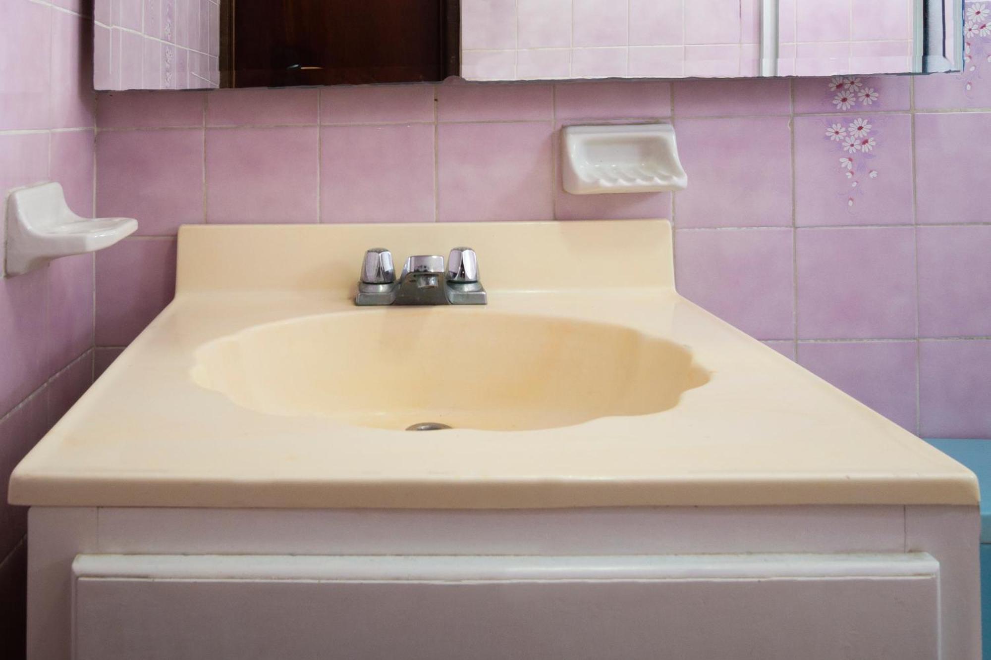 Oyo Hotel Hacienda Don Luis, Rosarito Kültér fotó A cultured marble vanity top