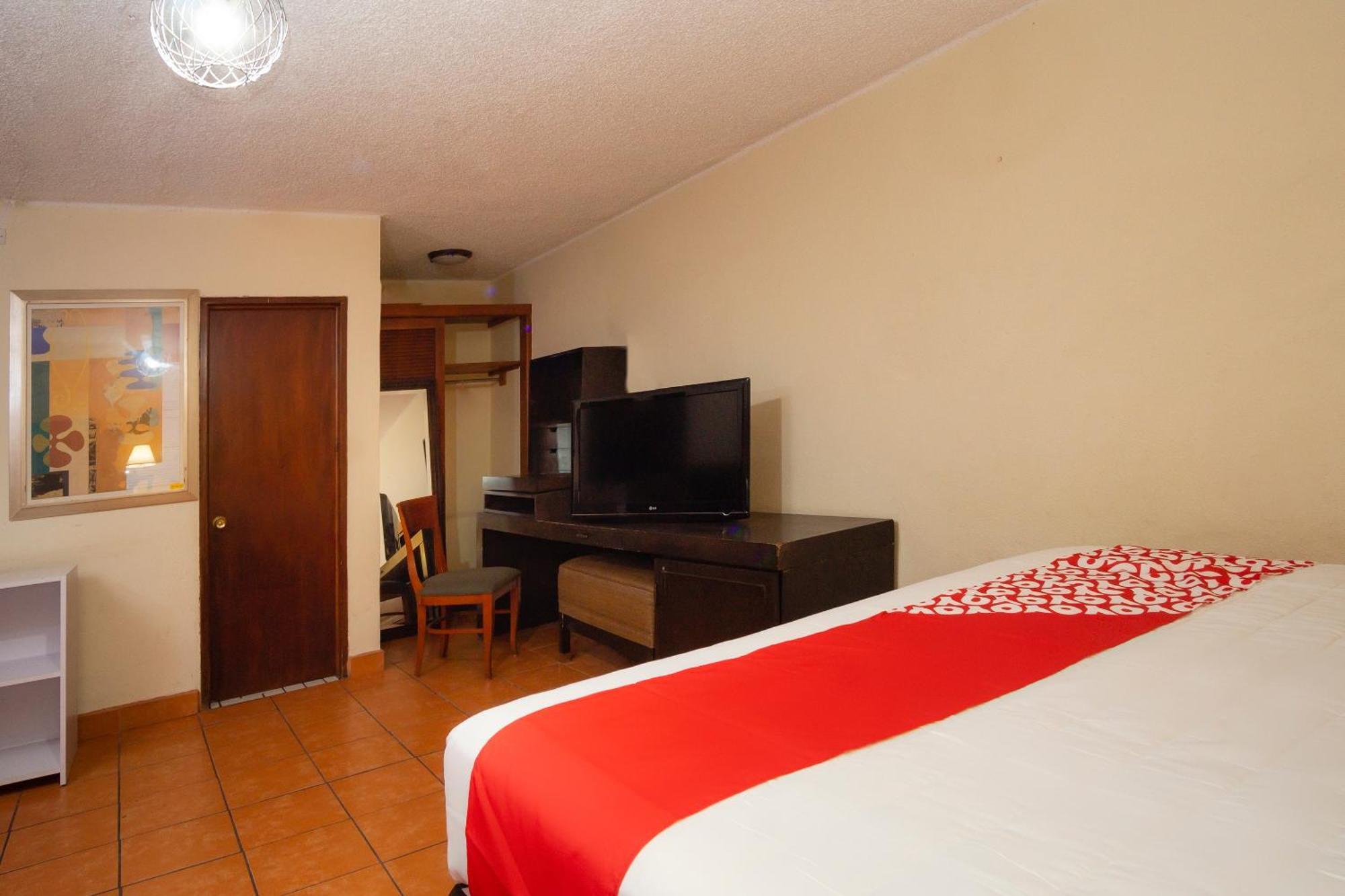 Oyo Hotel Hacienda Don Luis, Rosarito Kültér fotó A typical OYO hotel room in Mexico City