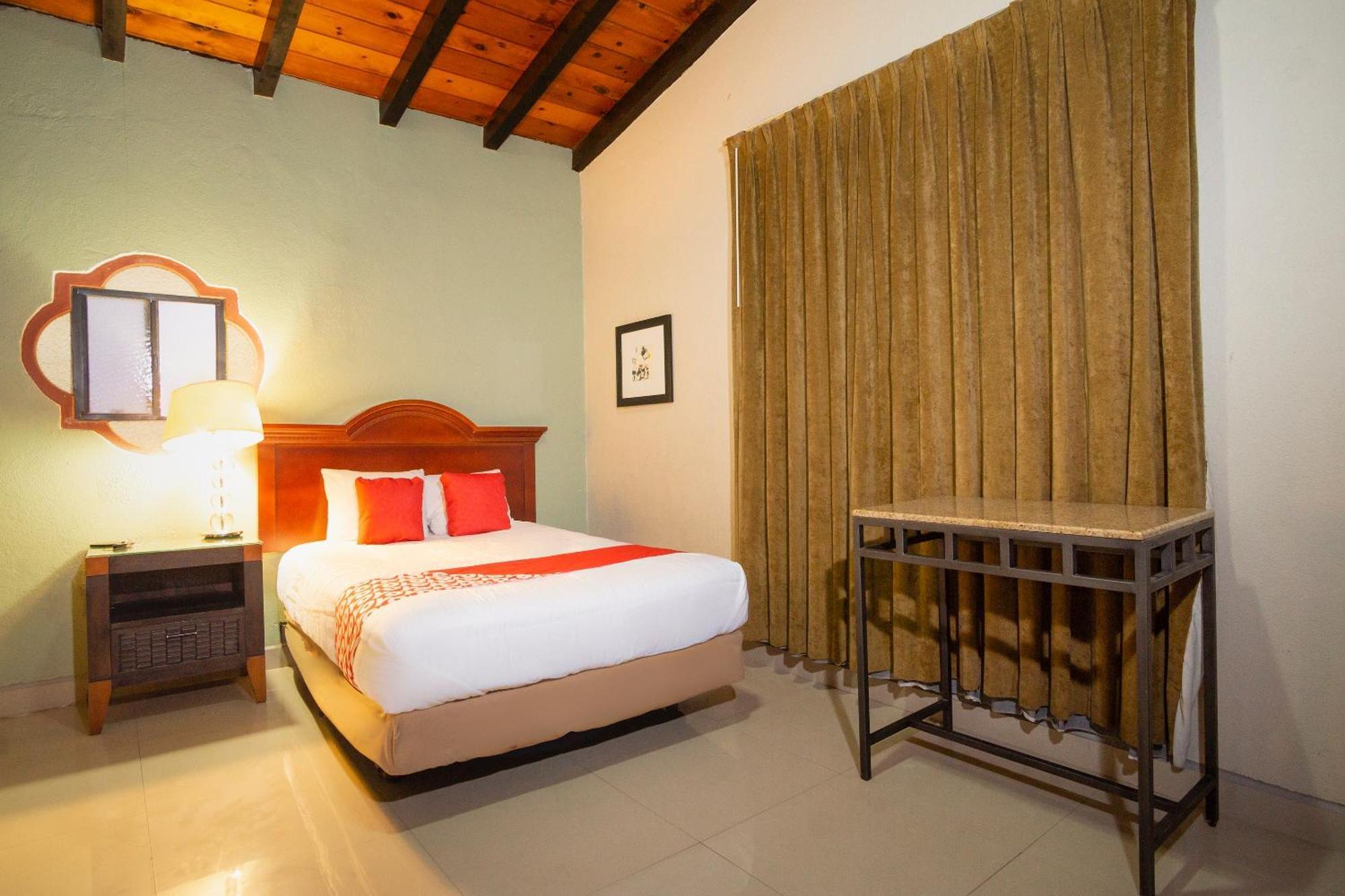 Oyo Hotel Hacienda Don Luis, Rosarito Kültér fotó A bedroom at the hotel