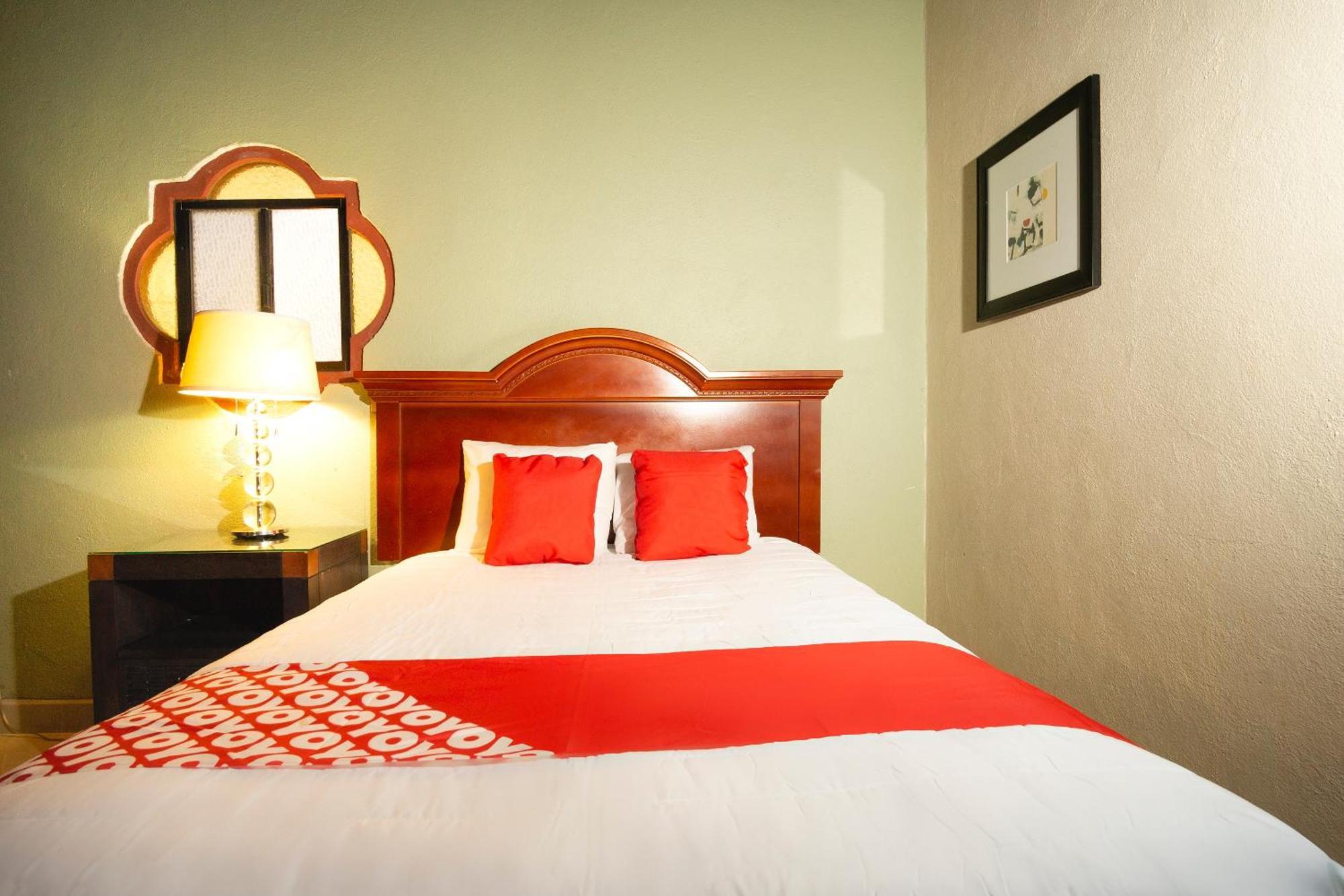 Oyo Hotel Hacienda Don Luis, Rosarito Kültér fotó A room at the hotel